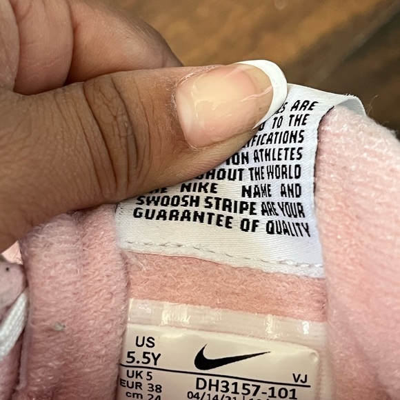 ‼️SOLD DO NOT BUY‼️Pink Nike shoes (5.5) - Picture 3 of 4